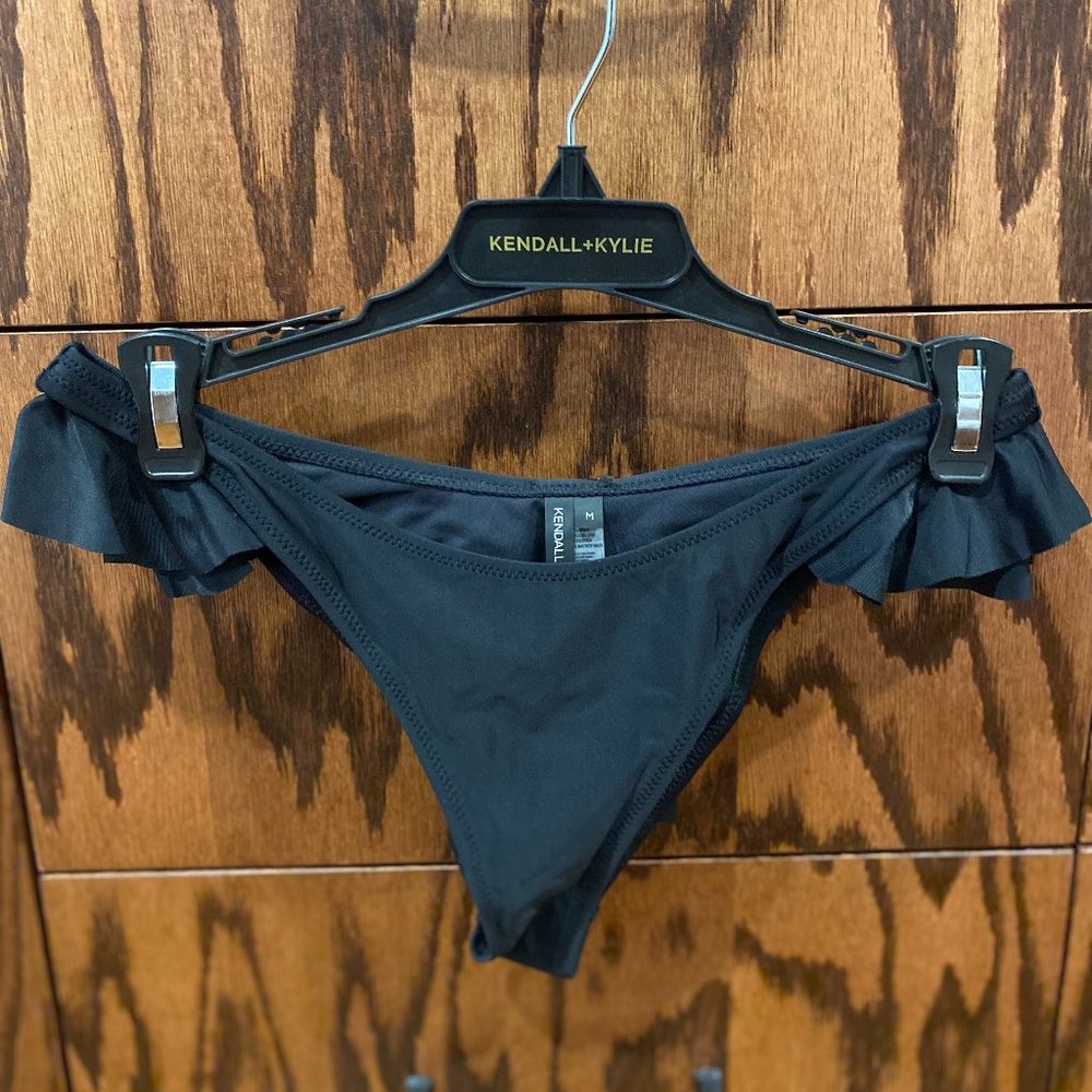 Kendall + Kylie - Bikini Ruffle Bottom Swimwear - Black - Size M